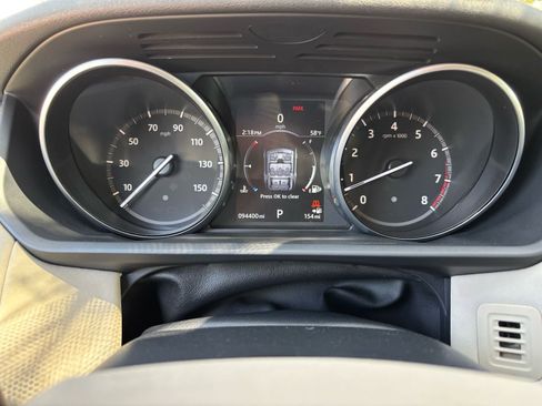 Used 2017 Land Rover Discovery SE image 27