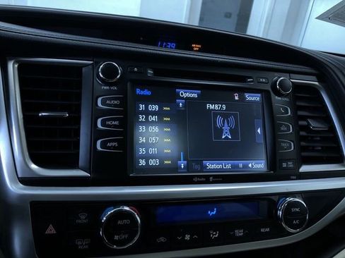 Used 2015 Toyota Highlander XLE image 27