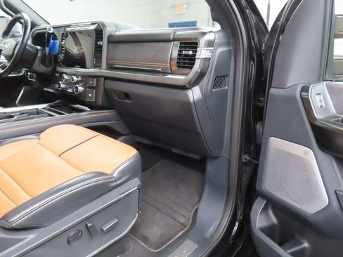 Used 2023 Ford F250 Platinum w/ FX4 Off-Road Package AWD/4WD image 40