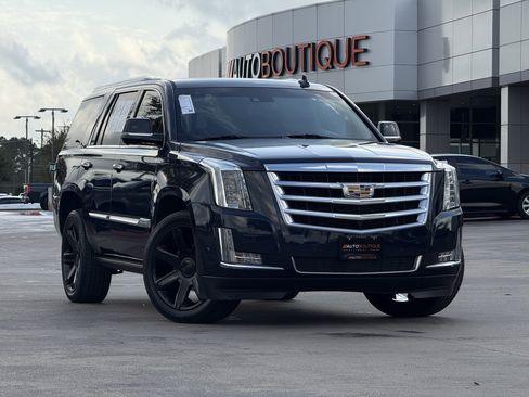 Used 2017 Cadillac Escalade Premium Luxury image 3