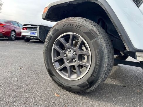 Used 2023 Jeep Gladiator Overland image 40