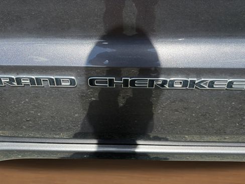 Used 2021 Jeep Grand Cherokee Overland AWD/4WD image 31