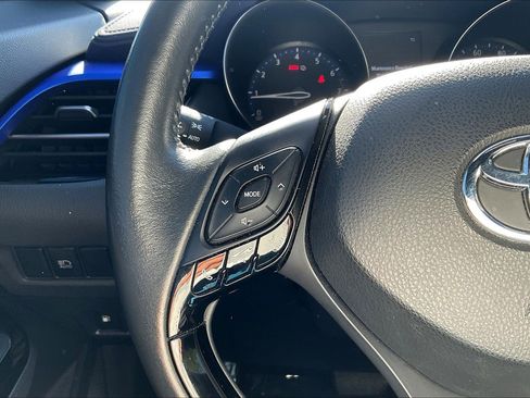 Used 2022 Toyota C-HR XLE FWD image 11