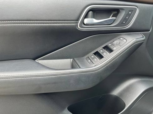 Used 2021 Nissan Rogue Platinum FWD image 13