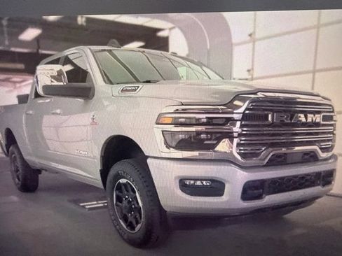 Used 2026 RAM 2500 Laramie AWD/4WD image 3