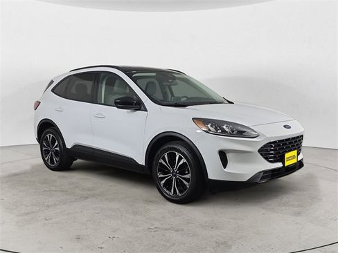 Certified 2022 Ford Escape SE w/ SE Sport Appearance Package image 7