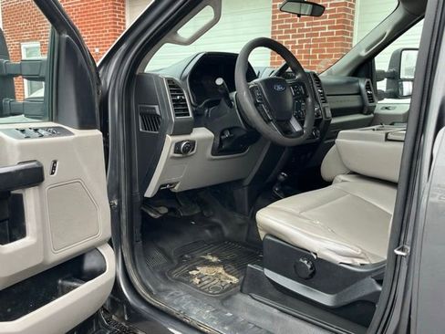 Used 2019 Ford F550 4x4 Crew Cab Super Duty w/ Power Equipment Group image 18