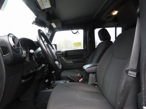 Used 2018 Jeep Wrangler Unlimited Sport image 10