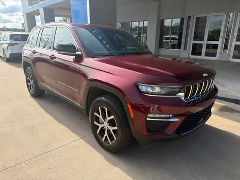 Used 2024 Jeep Grand Cherokee Limited AWD/4WD image 8