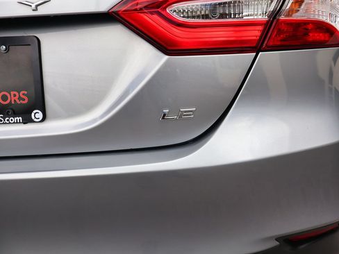 Used 2020 Toyota Camry LE FWD image 63