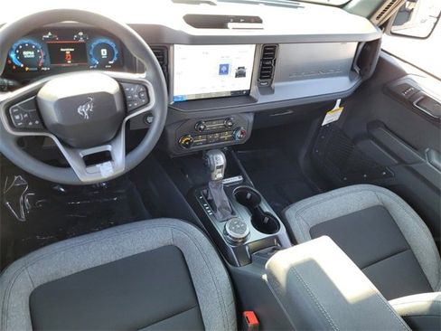 New 2025 Ford Bronco Base image 32