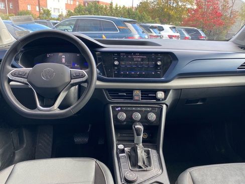 Certified 2023 Volkswagen Taos SE w/ Panoramic Sunroof Package image 10