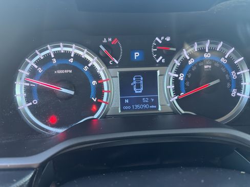 Used 2016 Toyota 4Runner SR5 AWD/4WD image 18
