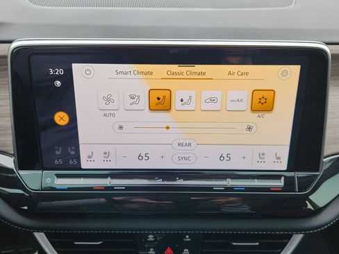 Used 2025 Volkswagen Atlas SEL Premium R-Line image 22