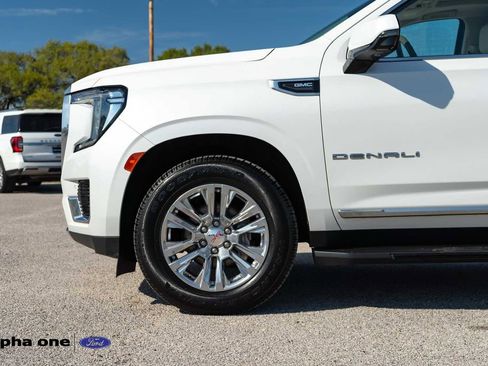 Used 2022 GMC Yukon XL Denali w/ Advanced Technology Package image 11