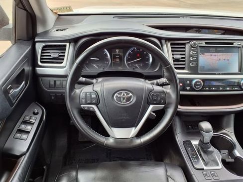 Used 2014 Toyota Highlander XLE FWD image 16
