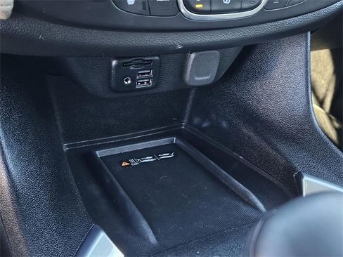 Used 2023 Chevrolet Traverse Premier image 29