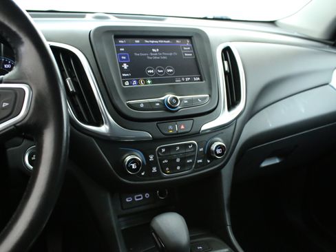 Used 2022 Chevrolet Equinox LT image 16