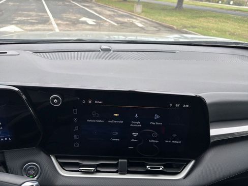 Used 2025 Chevrolet Equinox LT AWD/4WD image 17