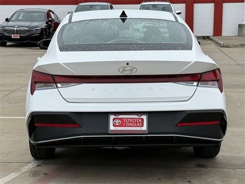 Used 2024 Hyundai Elantra SEL image 5