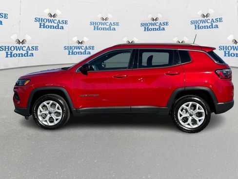 Used 2025 Jeep Compass Latitude image 4