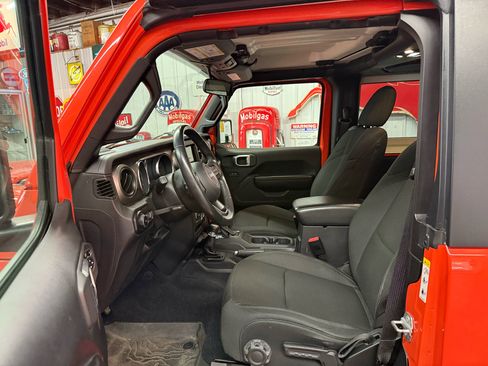 Used 2019 Jeep Wrangler Sport image 11