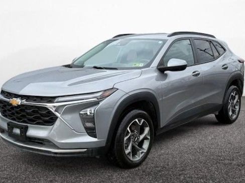 Used 2024 Chevrolet Trax LT w/ Driver Confidence Package image 1