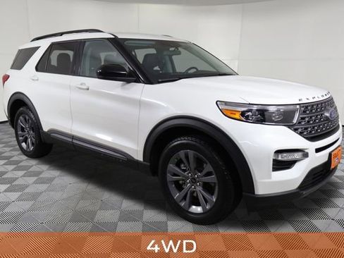 Used 2022 Ford Explorer XLT w/ Equipment Group 202A AWD/4WD image 4