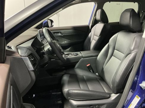 Used 2023 Nissan Rogue SV w/ SV Premium B Package image 21