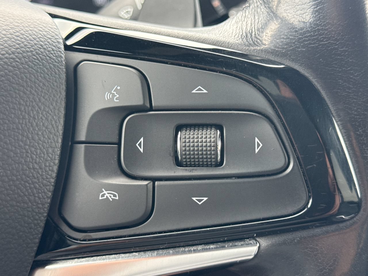 Used 2024 Buick Enclave Essence w/ Sport Touring Edition FWD image 27