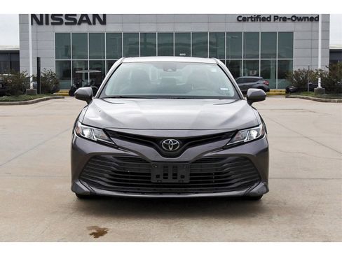 Used 2019 Toyota Camry LE image 8