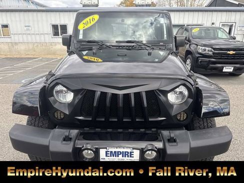 Used 2016 Jeep Wrangler Unlimited Sahara w/ Dual Top Group image 9