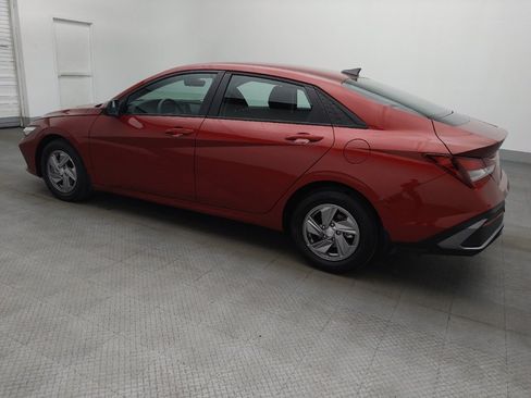 Used 2025 Hyundai Elantra SE image 3