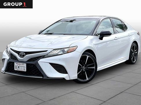 Used 2018 Toyota Camry XSE FWD image 1