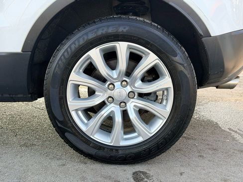 Used 2018 Land Rover Range Rover Evoque SE Premium image 28