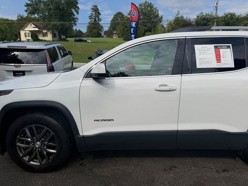 Used 2017 GMC Acadia SLT AWD/4WD image 3