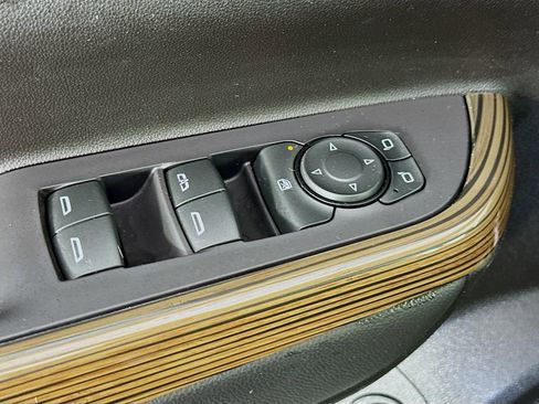 Used 2022 GMC Acadia SLE w/ Driver Convenience Package image 17