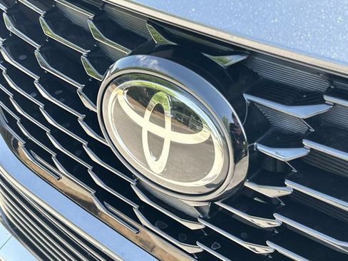 Used 2023 Toyota Highlander XSE FWD image 10