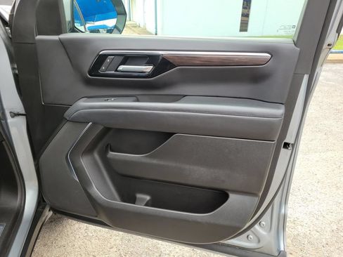 Used 2025 Chevrolet Suburban Z71 AWD/4WD image 10