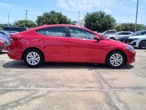 Used 2018 Hyundai Elantra SE w/ SE Connectivity Package 04 FWD image 12