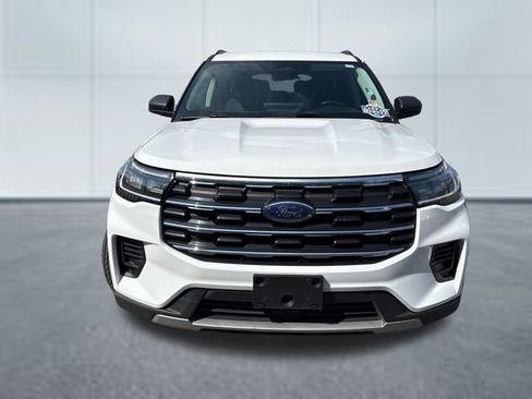 Used 2025 Ford Explorer Active AWD/4WD image 6