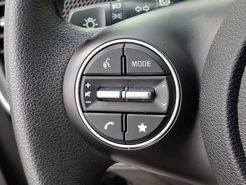 Used 2025 Kia Soul LX w/ LX Technology Package FWD image 20