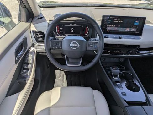 Used 2025 Nissan Rogue SL FWD image 16