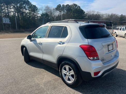 Used 2019 Chevrolet Trax LT w/ LT Convenience Package image 5