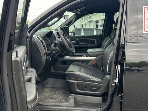 Used 2025 RAM 3500 Laramie AWD/4WD image 15