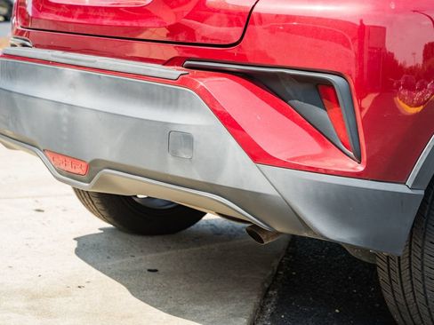 Used 2019 Toyota C-HR Limited FWD image 8