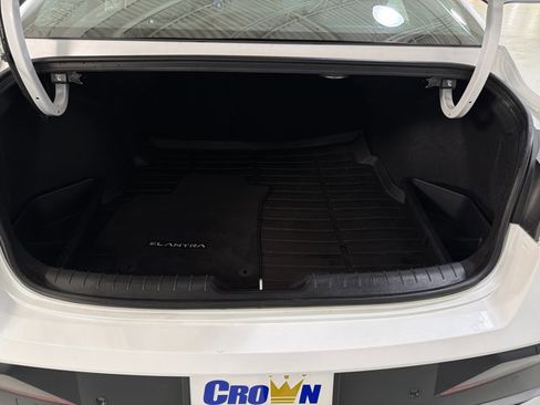 Used 2024 Hyundai Elantra Limited FWD image 11