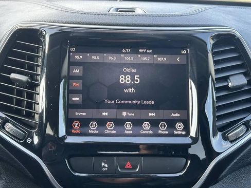 Used 2019 Jeep Cherokee Limited FWD image 22
