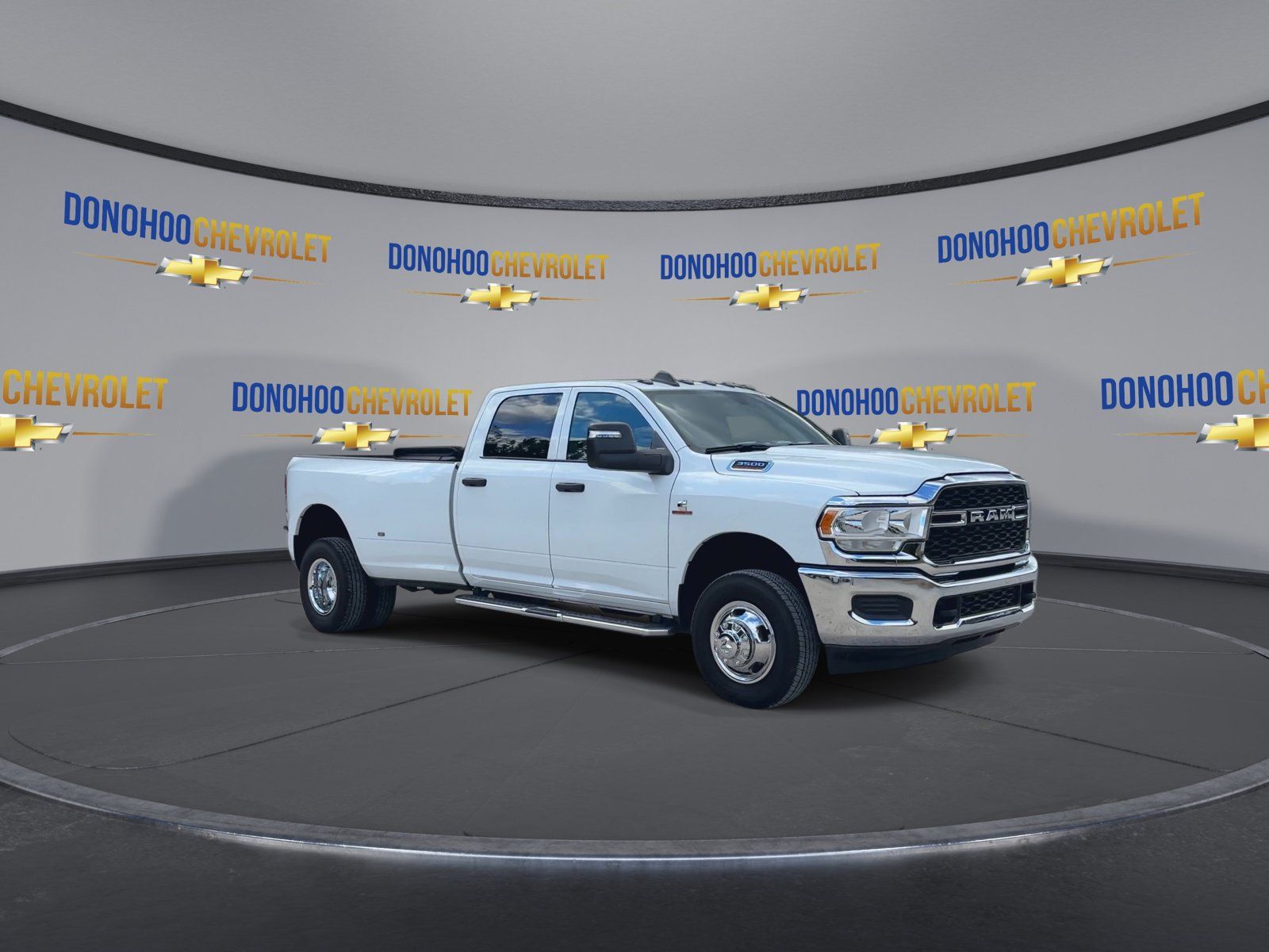 Used 2024 RAM 3500 Tradesman w/ Chrome Appearance Group AWD/4WD image 5