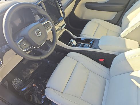 Used 2023 Volvo XC40 B5 Ultimate w/ Protection Package Premier image 16